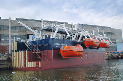 Offshore Davits | Gravity