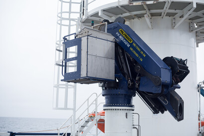 Foldable knuckle boom crane - Offshore Foldable knuckle boom crane - Offshore