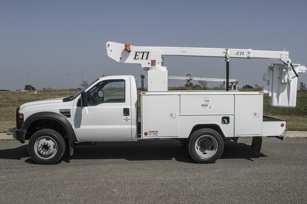 Insulated Bucket Trucks - Aerial Lift Trucks | PALFINGER