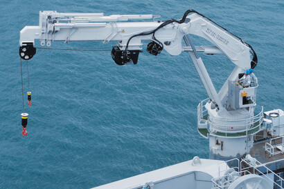 Knuckle boom crane - Marine