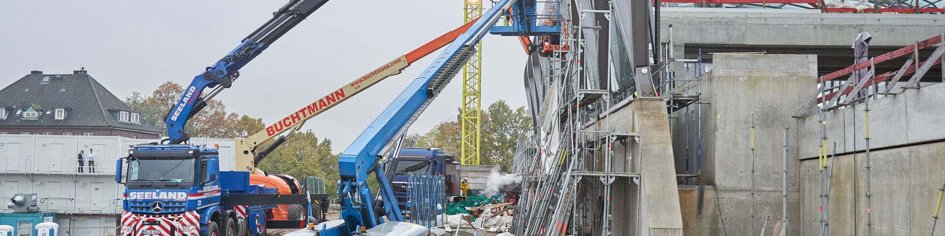 200 Glaselemente mit Lkw Kran montiert PALFINGER