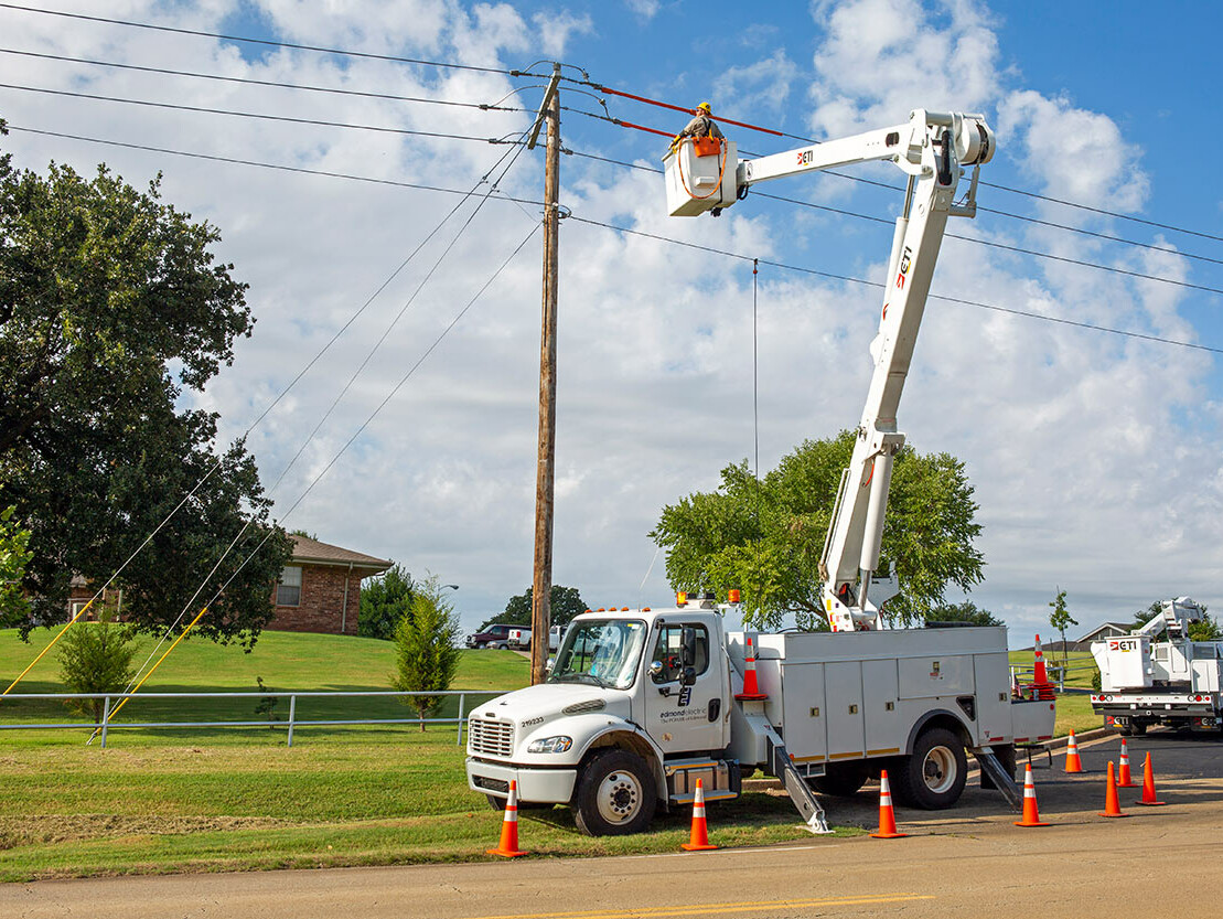Edmond Electric Aerial Lift Trucks PALFINGER