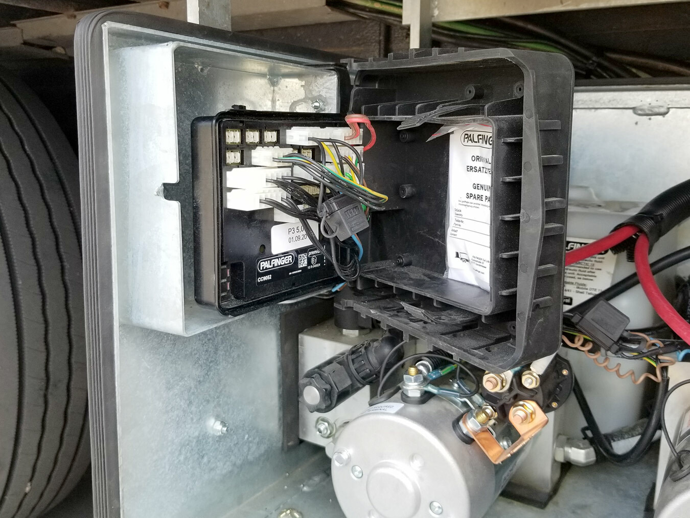 PTV Column Lift Liftgates PALFINGER