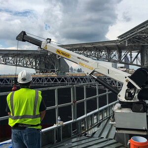 Service cranes for stationary applications