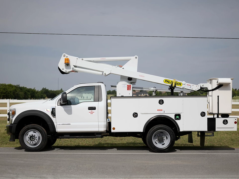 Sign and Lighting | Industries | Bucket Trucks