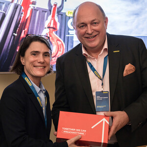 Natasha Covas-Kneiss, CEO & Vice Chair ELTRAK GROUP and Andreas Klauser, CEO at PALFINGER AG at the evening event to celebrate the signing ceremony at SMM in Hamburg. | © PALFINGER/ Kirill Brusilovsky