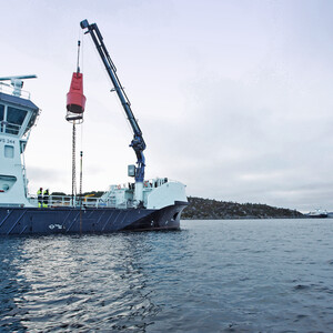 Foldable knuckle boom crane (marine application) Foldable knuckle boom crane (marine application)