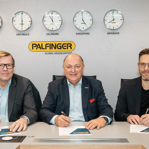 from left to right: Per Harald Kongelf, COO, Aker BP; Andreas Klauser, CEO PALFINGER AG and Torbjørn Engedal, CEO Optilift at the official signing ceremony at the PALFINGER headquarters in Salzburg, Austria. | © PALFINGER