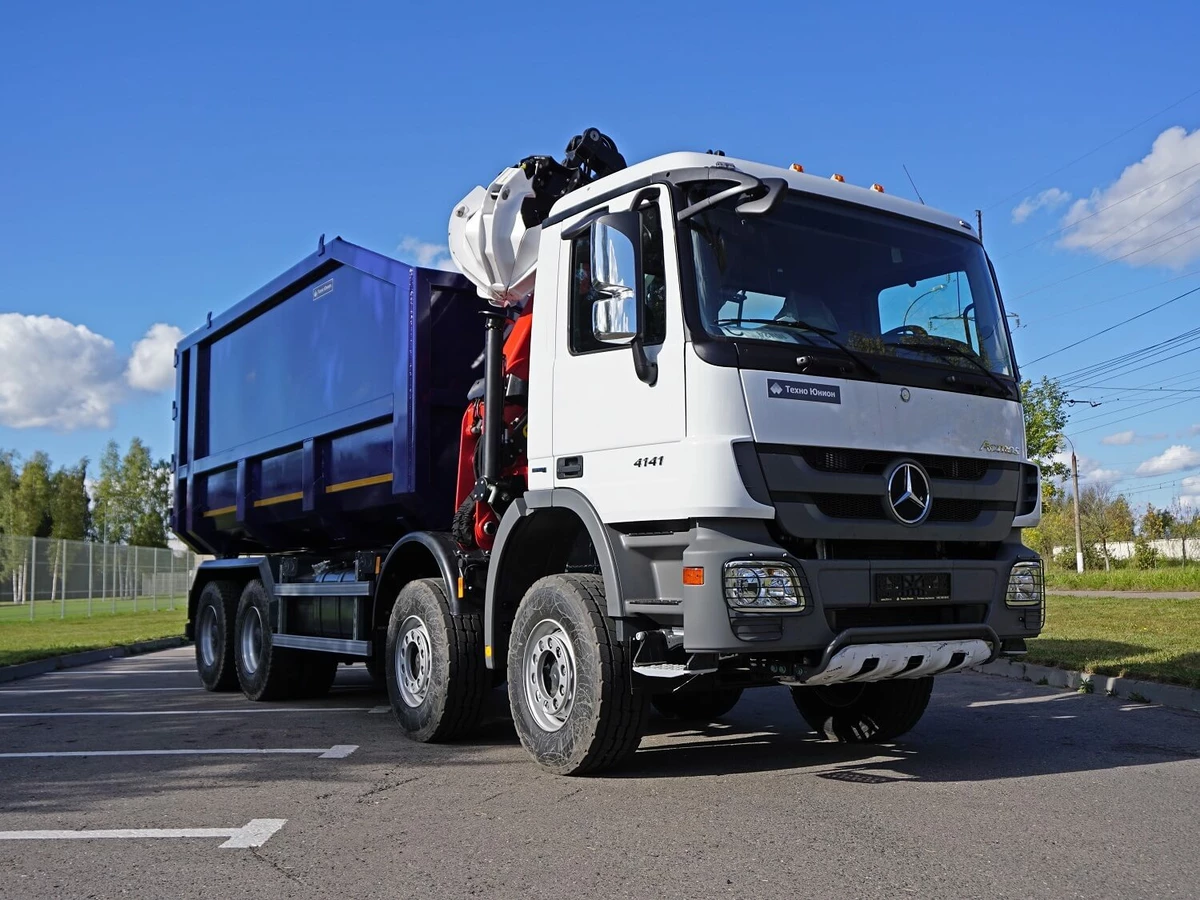 Два ломовоза на шасси Mercedes-Benz Actros 4141K с