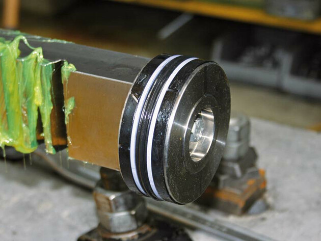 9. New seal sets are fitted. 9. New seal sets are fitted.