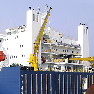Stiff boom crane onboard an offshore vessel Stiff boom crane onboard an offshore vessel