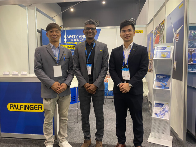 (f.l.t.r.) The employees of the new PALFINGER site in Perth Neo Kian Meng, Service Engineer, Ansley Miranda, Country Manager & Edward Liu, Sales Engineer, at the AOG exhibition booth.