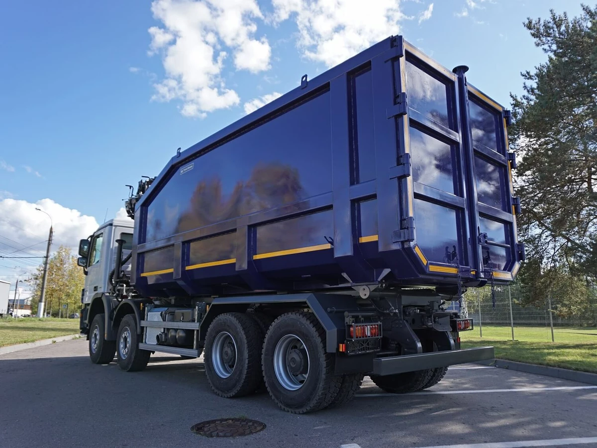 Два ломовоза на шасси Mercedes-Benz Actros 4141K с