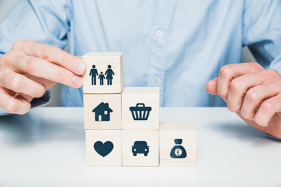 Individual building blocks symbolize a modern work-life balance.