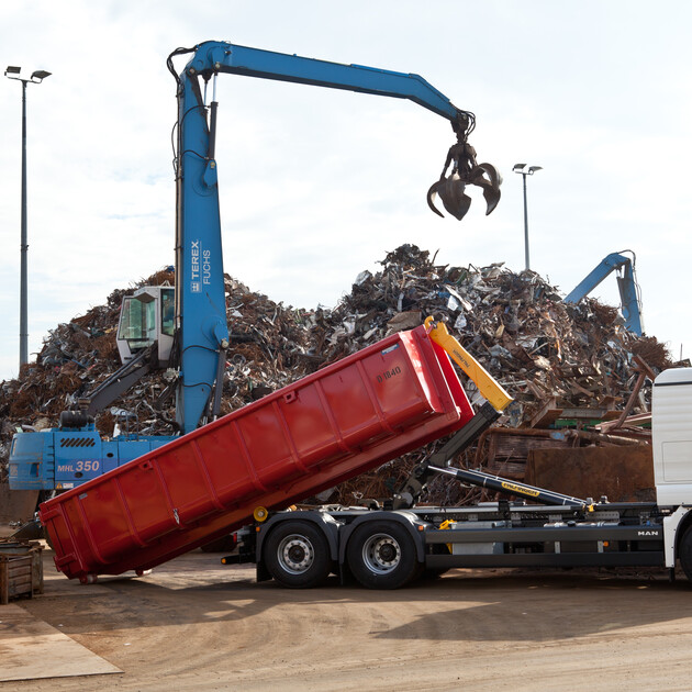 Abrollkipper T 20 - Transport von Eisenschrott