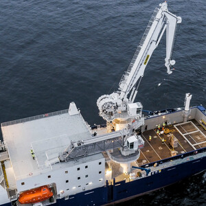 AHC crane in operation