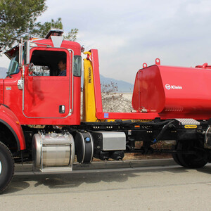 T29L Hooklift with 1,200 gallon Water Tank