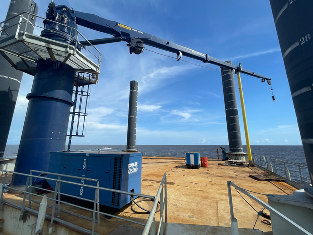 PALFINGER stiff boom crane for Perenco - as a reliable partner, PALFINGER provides its customers with lifting solutions that ensure trouble-free operation. 