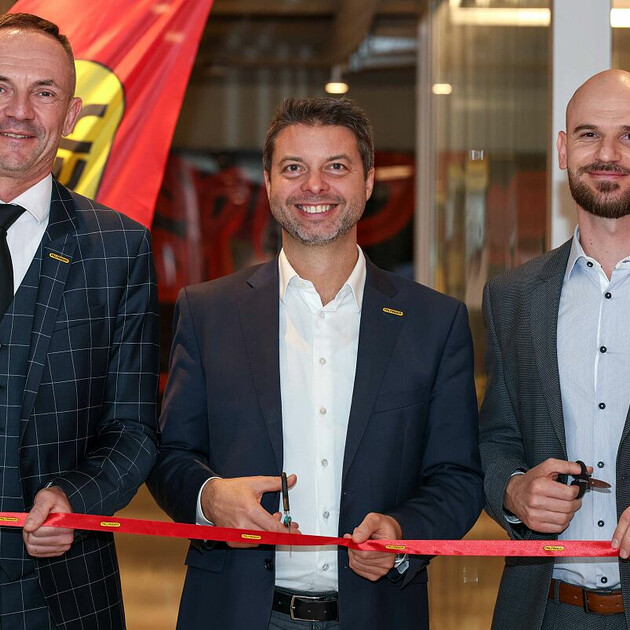 PALFINGER’s newly expanded Global Business Services (GBS) Center in Sofia, Bulgaria, houses key services and supports the EMEA and NAM regions. fltr: Alexander Wörndl-Aichriedler, VP Corporate ICT & Global Business Services; Felix Strohbichler, CFO PALFINGER; Victor Karadjov, GBS Center Lead. Copyright: PALFINGER.