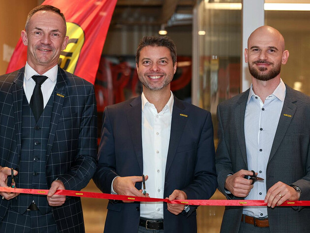 PALFINGER’s newly expanded Global Business Services (GBS) Center in Sofia, Bulgaria, houses key services and supports the EMEA and NAM regions. fltr: Alexander Wörndl-Aichriedler, VP Corporate ICT & Global Business Services; Felix Strohbichler, CFO PALFINGER; Victor Karadjov, GBS Center Lead. Copyright: PALFINGER.