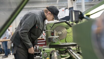5. Tag der Lehre in Lengau: 170 Interessierte lernten am PALFINGER Campus die vielfältigen Berufe und innovativen Technologien kennen.