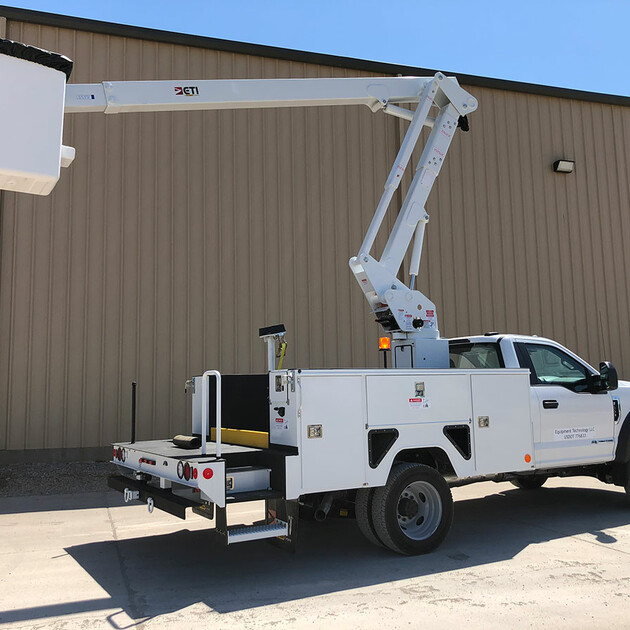 ETC 40 IH Aerial Lift Truck