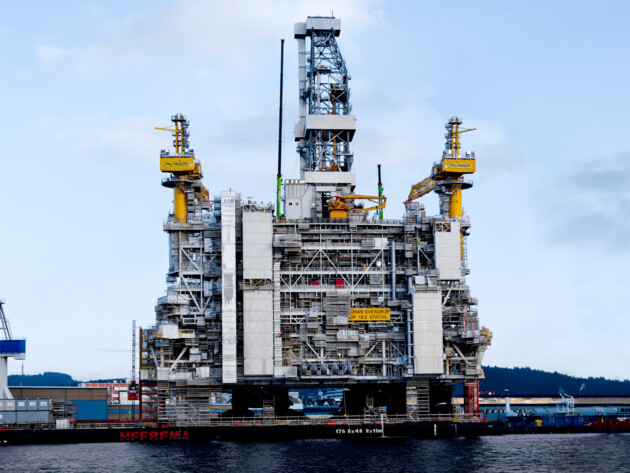 Fully electric wire luffing lattice boom crane