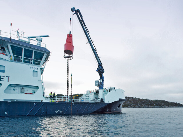 Foldable knuckle boom crane - Marine Foldable knuckle boom crane - Marine