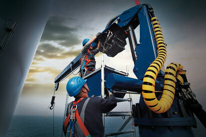 PALFINGER MARINE engineer during service work