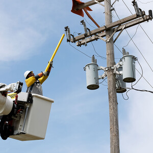 PBO 5548 IM Man in Bucket Image