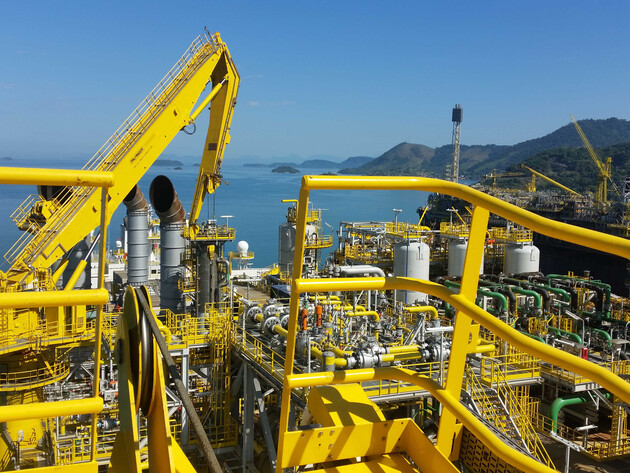 Knuckle boom crane on board a FPSO in Brazil