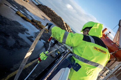 PALFINGER MARINE engineer during service work